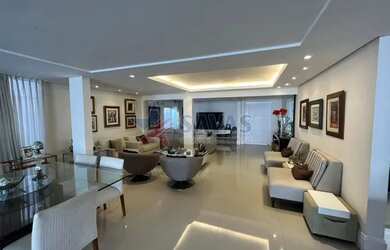 Imagem: A casa possui 4 Dormitórios, 5 Banheiros, 4 Vagas na garagem