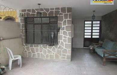 Imagem: A casa possui 2 Dormitórios, 3 Banheiros, 3 Vagas na garagem