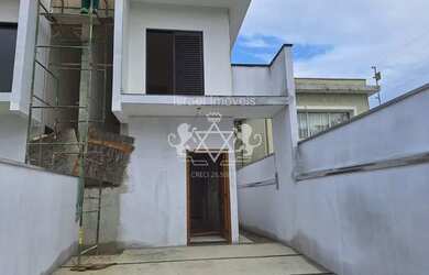 Imagem: A casa possui 2 Dormitórios, 1 Banheiro, 2 Vagas na garagem