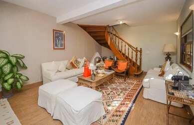 Imagem: A casa em condomínio à venda possui 4 Dormitórios, 4 Banheiros