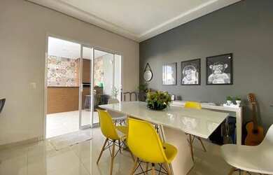 Imagem: A casa em condomínio possui 3 Dormitórios, 4 Banheiros, 4