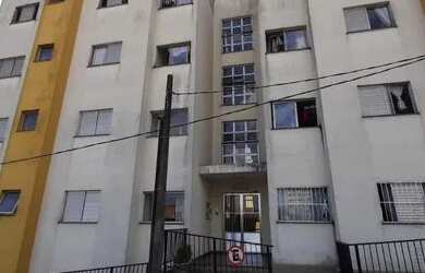 Imagem: O apartamento possui 2 Dormitórios, 1 Banheiro, 1 Vaga na garagem