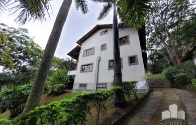 Imagem: A casa em condomínio possui 4 Dormitórios, 5 Banheiros, 2