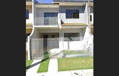 Imagem: A casa possui 3 Dormitórios, 3 Banheiros, 1 Vaga na garagem