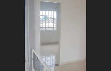 Imagem: A casa possui 3 Dormitórios, 2 Banheiros, 1 Vaga na garagem