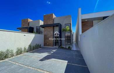 Imagem: A casa possui 3 Dormitórios, 3 Banheiros, 2 Vagas na garagem