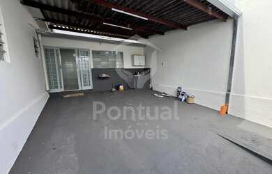 Imagem: A casa possui 2 Dormitórios, 1 Banheiro, 2 Vagas na garagem