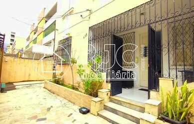 Imagem: A casa possui 5 Dormitórios, 4 Banheiros, 3 Vagas na garagem