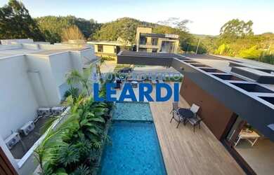 Imagem: A casa em condomínio possui 4 Dormitórios, 4 Banheiros, 4