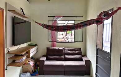 Imagem: A casa possui 2 Dormitórios, 1 Banheiro e está localizado