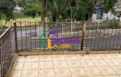 Imagem: A casa possui 3 Dormitórios, 1 Banheiro, 1 Vaga na garagem