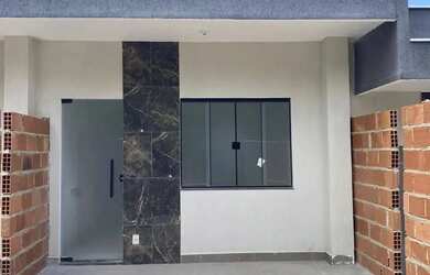 Imagem: A casa possui 2 Dormitórios, 1 Banheiro, 1 Vaga na garagem