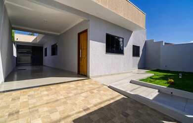 Imagem: A casa possui 3 Dormitórios, 3 Banheiros, 3 Vagas na garagem