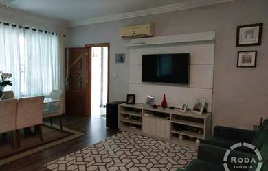 Imagem: A casa possui 3 Dormitórios, 5 Banheiros, 2 Vagas na garagem