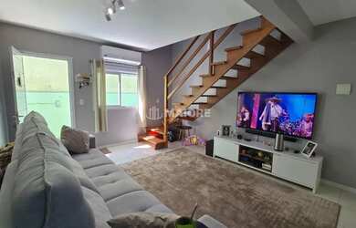 Imagem: A casa possui 2 Dormitórios, 2 Banheiros, 2 Vagas na garagem