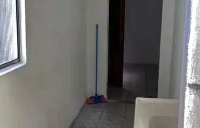 Imagem: A casa possui 2 Dormitórios, 1 Banheiro e está localizado