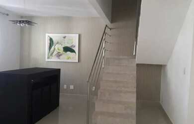 Imagem 3: Sobrado para venda possui 198 metros quadrados com 4 quartos em Buraquinho...