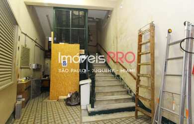 Imagem 16: Predio de tombado , de esquina com grande movimento de pedestre