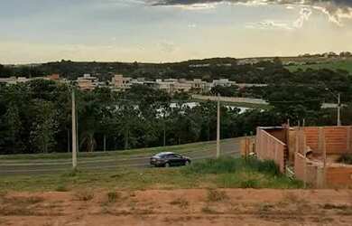 Imagem: O terreno possui 738m² de Área e está localizado em Portal