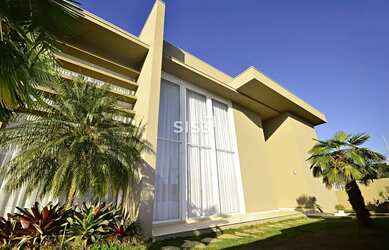 Imagem: A casa possui 5 Dormitórios, 5 Banheiros, 4 Vagas na garagem