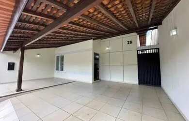 Imagem: A casa possui 3 Dormitórios, 2 Banheiros e 1 Vaga na garagem