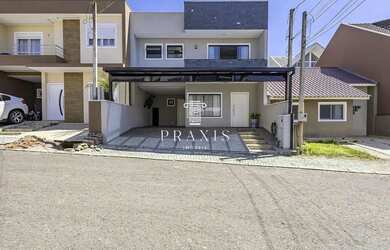 Imagem: A casa possui 3 Dormitórios, 3 Banheiros, 2 Vagas na garagem