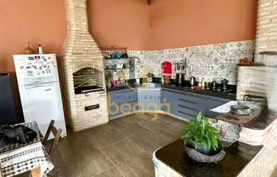 Imagem: A casa possui 4 Dormitórios, 3 Banheiros, 2 Vagas na garagem