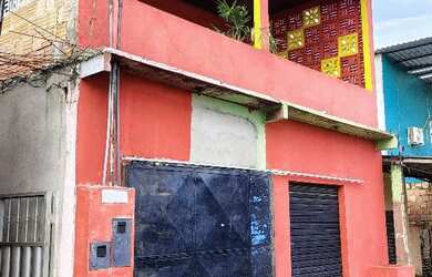 Imagem: A casa possui 5 Dormitórios, 2 Banheiros, 1 Vaga na garagem