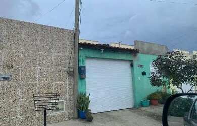 Imagem: A casa possui 2 Dormitórios, 1 Banheiro, 1 Vaga na garagem