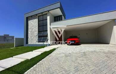 Imagem: A casa em condomínio possui 4 Dormitórios, 5 Banheiros, 2