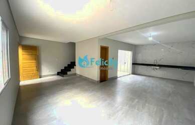 Imagem: A casa possui 3 Dormitórios, 2 Banheiros, 2 Vagas na garagem