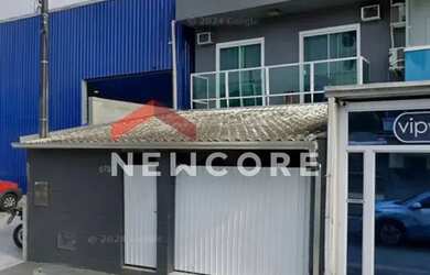 Imagem: A casa possui 3 Dormitórios, 3 Banheiros, 2 Vagas na garagem