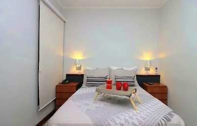 Imagem: O apartamento possui 1 Dormitório, 1 Banheiro, 1 Vaga na garagem