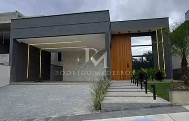 Imagem: A casa em condomínio possui 3 Dormitórios, 3 Banheiros, 2