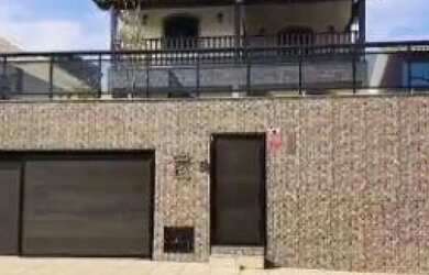 Imagem: A casa possui 3 Dormitórios, 3 Banheiros, 1 Vaga na garagem