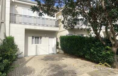 Imagem: A casa em condomínio possui 3 Dormitórios, 1 Banheiro, 2 Vagas