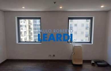 Imagem: O depósito possui 1 Vaga na garagem, 31m² de Área e está