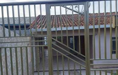 Imagem: A casa possui 2 Dormitórios, 1 Banheiro, 1 Vaga na garagem