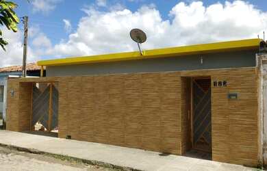 Imagem: A casa possui 3 Dormitórios, 2 Banheiros, 1 Vaga na garagem