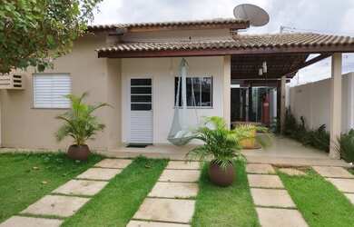 Imagem: A casa em condomínio possui 3 Dormitórios, 2 Banheiros, 3