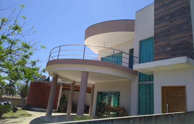 Imagem: A casa em condomínio possui 3 Dormitórios, 3 Banheiros, Imóvel