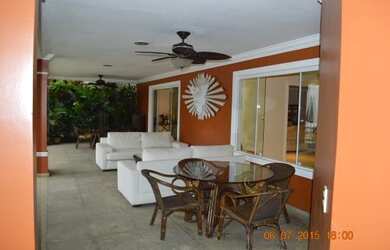 Imagem 13: Casa cinematográfica à venda