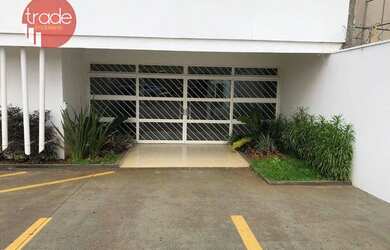 Imagem: O depósito possui 4 Vagas na garagem, 377m² de Área e está