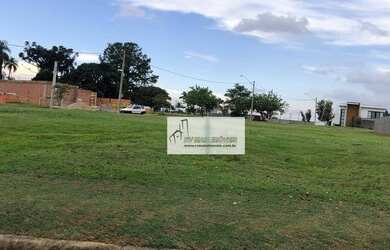 Imagem: O terreno possui 1.400m² de Área e está localizado em Parque