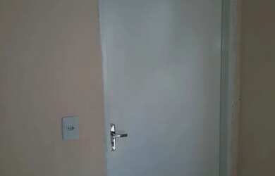 Imagem: A casa possui 1 Dormitório, 1 Banheiro e está localizado