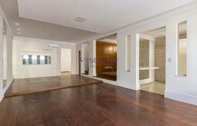 Imagem: A casa possui 3 Dormitórios, 3 Banheiros, 4 Vagas na garagem