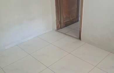 Imagem: A casa possui 1 Dormitório, 1 Banheiro, 48m² de Área e está