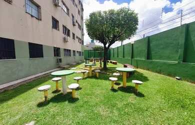 Imagem: O apartamento possui 2 Dormitórios, 1 Banheiro, 1 Vaga na garagem