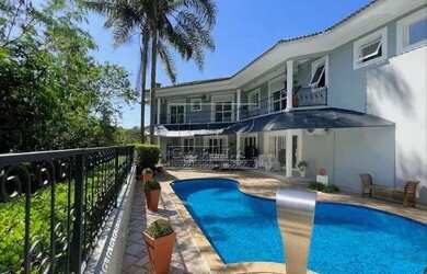 Imagem: A casa em condomínio possui 4 Dormitórios, 5 Banheiros, 5