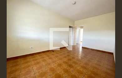 Imagem: A casa possui 2 Dormitórios, 1 Banheiro, 70m² de Área e